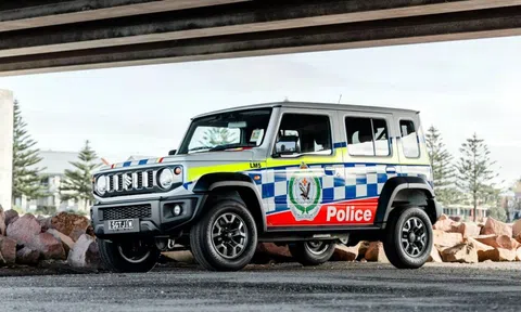 Suzuki Jimny làm xe cảnh sát