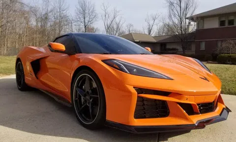 Chiếc Chevrolet Corvette E-Ray mất 25% giá trị chỉ sau 180 km