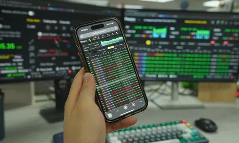 VN-Index áp sát 1.400 điểm, nhà đầu tư nên mua hay bán?