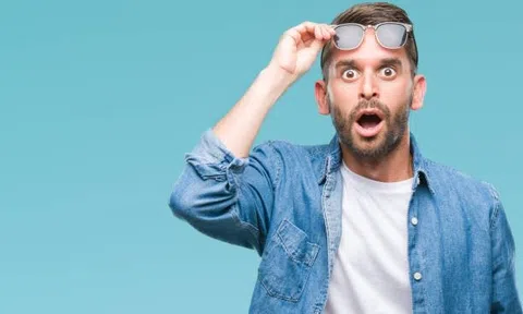 Cổ phiếu chứng khoán giao dịch bùng nổ, thị giá đua nhau "xanh, tím" điều gì đang diễn ra?