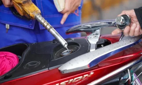 Giá xăng giảm mạnh xuống dưới 20.000 đồng/lít