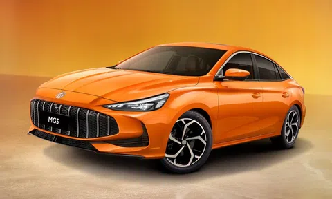 MG5 phiên bản nâng cấp giữa vòng đời ra mắt, khác xa bản tại Việt Nam