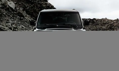 Chi tiết SUV phiên bản đặc biệt Defender OCTA Black