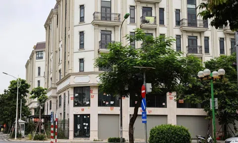 Shophouse chục tỷ đóng cửa im lìm, hóa phố không người giữa 'đất vàng'