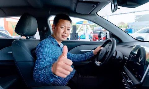 Khách hàng Thanh Hóa 'trẩy hội' xe điện, 'săn' ưu đãi từ VinFast