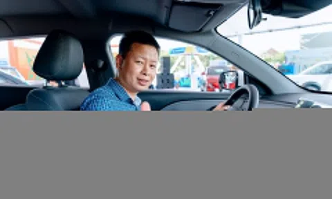 Khách hàng Thanh Hóa 'trẩy hội' xe điện, 'săn' ưu đãi từ VinFast
