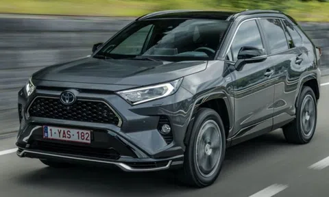 Cửa sổ trời Toyota RAV4 có thể bất ngờ phát nổ