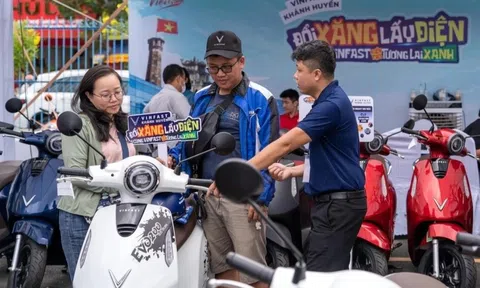 Hàng nghìn người cùng lan tỏa lối sống xanh với ‘Đổi xăng lấy điện’