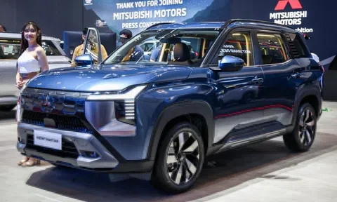 Ảnh thực tế SUV hạng C 3 hàng ghế Mitsubishi Destinator