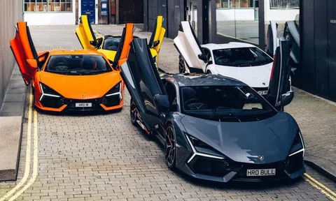 Cửa xe cắt kéo của Lamborghini Revuelto có thể 'rụng' bất ngờ