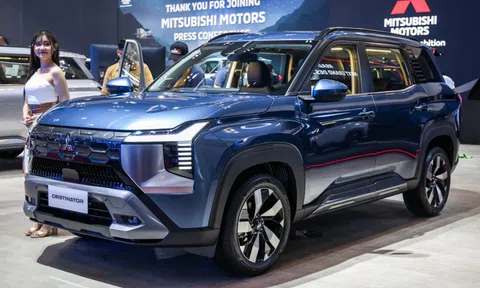 Ảnh thực tế SUV hạng C 3 hàng ghế Mitsubishi Destinator