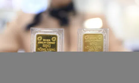 Giá vàng miếng SJC sắp mất mốc 121 triệu đồng/lượng