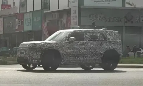 SUV điện Land Rover lộ diện