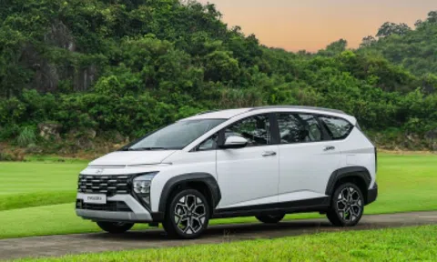Loạt xe 7 chỗ đua ưu đãi hàng chục triệu đồng đón tân binh xe điện