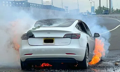 Xe điện có thực sự cháy nhiều hơn xe xăng?