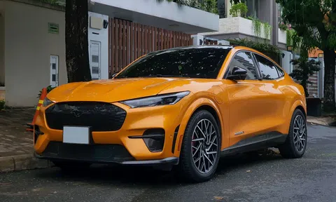 Cận cảnh chiếc Ford Mustang Mach-E GT đầu tiên lăn bánh tại TP.HCM