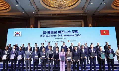 Ngân hàng Việt 'đứng ngồi không yên' trước cuộc đua tài sản số: Chủ sàn Upbit hỗ trợ MB, Techcombank "không đứng ngoài cuộc"