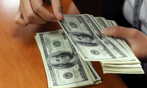 Một ngân hàng bán USD ở mức giá kịch trần