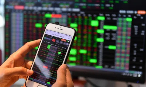 VN-Index vượt 1.600 điểm, nhà đầu tư nên làm gì?