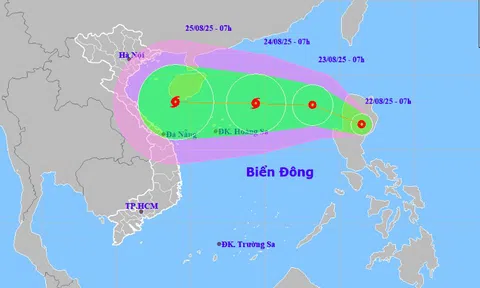 Hình thành áp thấp nhiệt đới sát Biển Đông, dự báo mạnh lên thành bão