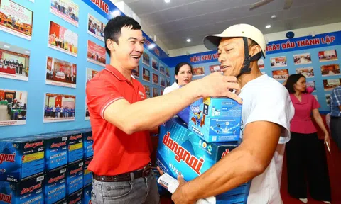 "Cùng ngư dân thắp sáng đèn trên biển" đến Quảng Ninh
