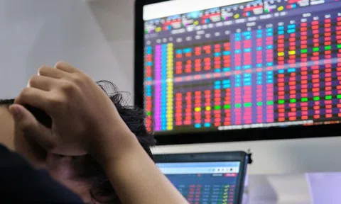 Chuyên gia nói gì sau phiên chứng khoán "đi tàu lượn", thanh khoản 2,7 tỉ USD?