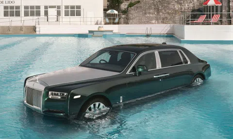 Rolls-Royce tái hiện màn 'chơi ngông' của tay trống ban nhạc rock