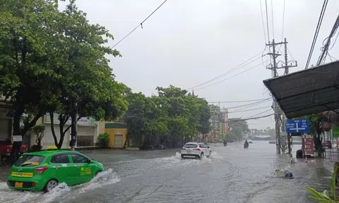 Hỏa tốc yêu cầu người dân không ra đường, cấm đường tạm thời để ứng phó bão số 5