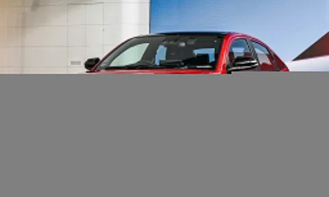 Toyota Vios Hybrid ra mắt, giá từ 22.060 USD