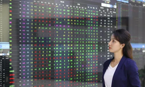 Một cổ phiếu ngân hàng gây sốt trước giờ đóng cửa