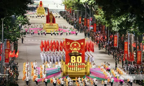 Hà Nội: Lắp dựng 10 nhà bạt dã chiến phục vụ người dân xem A80