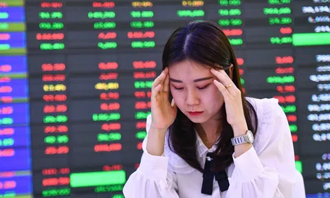 VN-Index mất hơn 40 điểm từ đỉnh, công ty chứng khoán phát cảnh báo