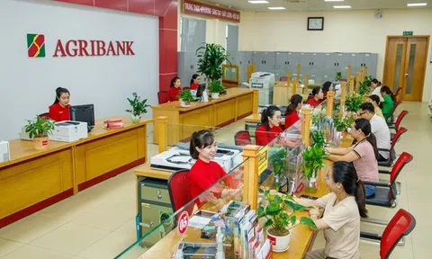 Ngân hàng ở TP HCM, Đồng Nai làm xuyên lễ để chi trả 100.000 đồng quà tặng cho người dân