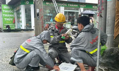 Người Viettel xuyên đêm khắc phục sự cố, đảm bảo thông tin liên lạc thông suốt cho khách hàng