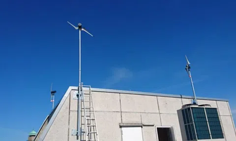 Turbine điện gió “mọc” trên mái nhà, âm thầm tạo ra 615 kWh điện “xanh”