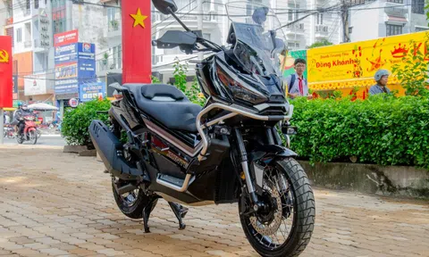 Cận cảnh Zontes 368G - xe tay ga Trung Quốc giá 138 triệu đồng