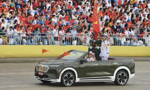 Loạt ôtô, môtô nổi bật trong đoàn diễu binh, diễu hành ở Hà Nội