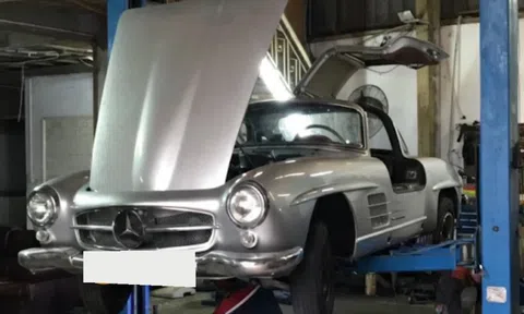 Siêu xe Mercedes-Benz 300 SL bất ngờ xuất hiện tại Việt Nam