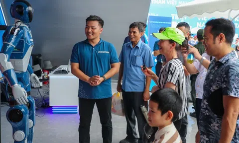 "Cười ra nước mắt" với robot hình người của Vingroup