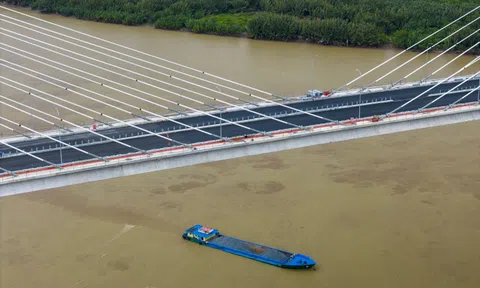Tận mắt thấy cây cầu dây văng tĩnh không cao nhất Việt Nam