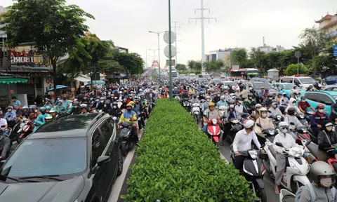 Gỡ ùn tắc cầu Bình Triệu: Phân luồng, khôi phục bến phà