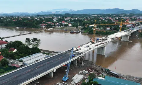 Nơi cầu Phong Châu sập 1 năm trước: Diện mạo mới sừng sững đến khó tin