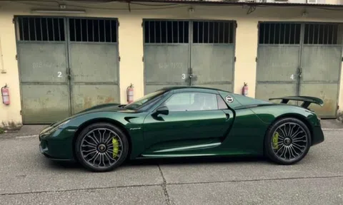 Siêu xe Porsche 918 Spyder hàng hiếm tại Việt Nam bất ngờ đổi màu
