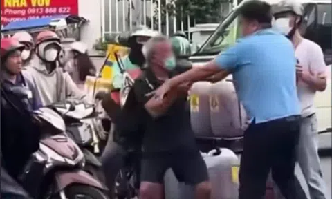 Lý do người đàn ông và cụ ông cự cãi, xô xát ngay giao lộ trung tâm TP HCM