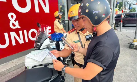 CSGT TP HCM sẽ thu tiền nộp phạt bằng mã QR code trực tiếp trên đường