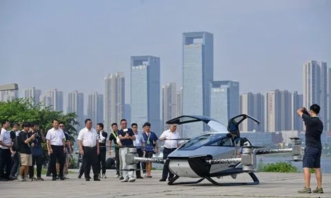 Xe bay rơi khi vừa cất cánh, giấc mơ 'taxi bay' có đang quá mạo hiểm?