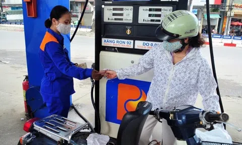 Giá xăng dầu cùng tăng