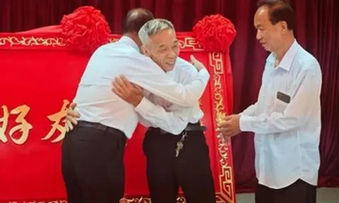 2 ngôi làng chính thức 'bắt tay làm hòa' sau hơn 1 thế kỷ cãi nhau