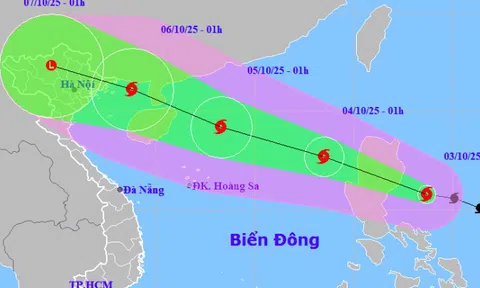 Bão Matmo giật cấp 11 gần vào Biển Đông
