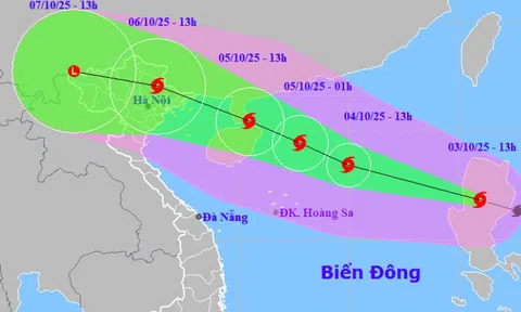 Bão Matmo giật cấp 13 và dự báo còn mạnh thêm, 2 kịch bản đổ bộ